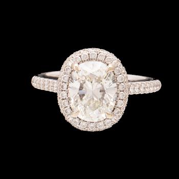 Ring 18K vitt guld med oval briljantslipad diamant samt runda briljantslipade diamanter, James Allen, GIA cert.