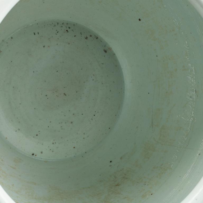 A 19th century Chinese porcelain fish bassin.