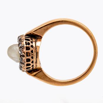 Ring 14K guld med 1 pärla ca 7 mm och rosenstenar.