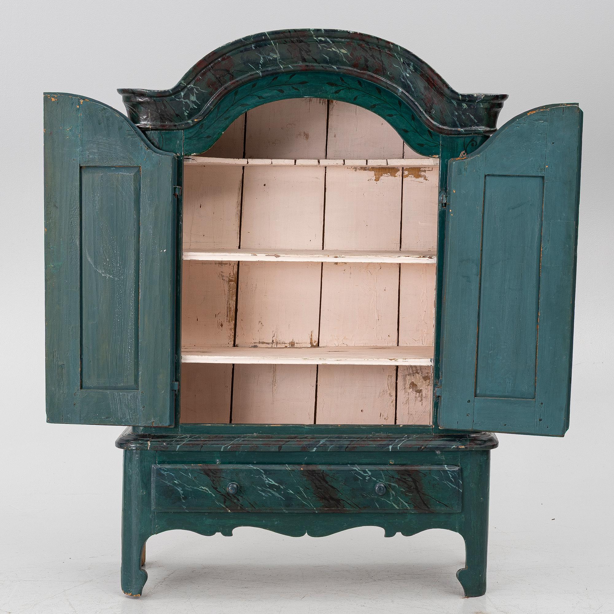 A cabinet, 18th Century.