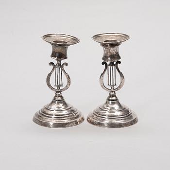 LJUSSTAKAR, ett par, silver, Jafet Knuuttinen (1857-1898), Kuopio 1860. Vikt 162,8 g.