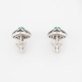 Earrings in 18K white gold with onyx, drop-shaped emeralds, and brilliant-cut diamonds.