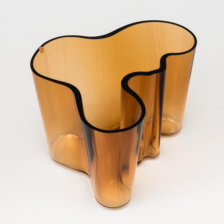 ALVAR AALTO, a "Savoy" glass vase fot iittala.