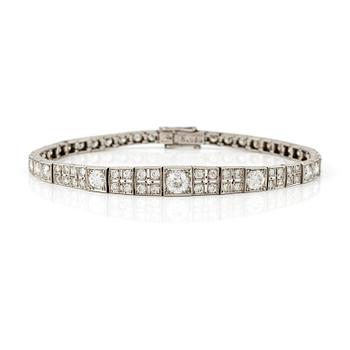 521A. A bracelet in platinum with old- and round brilliant-cut diamonds.