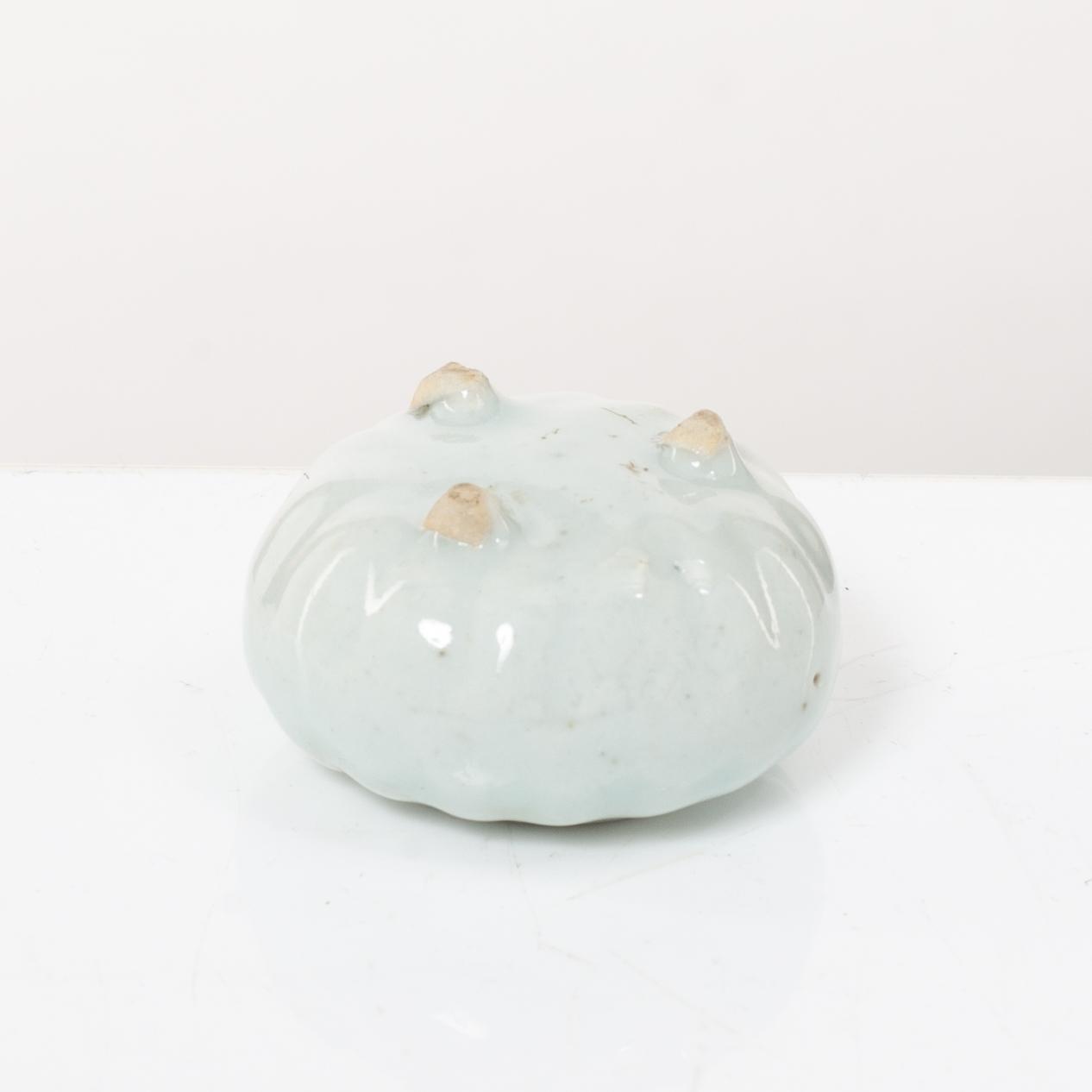 Two joss stick holders, a vase, a brush washer and a small ewer, Qing dynasty, 19th century and older.