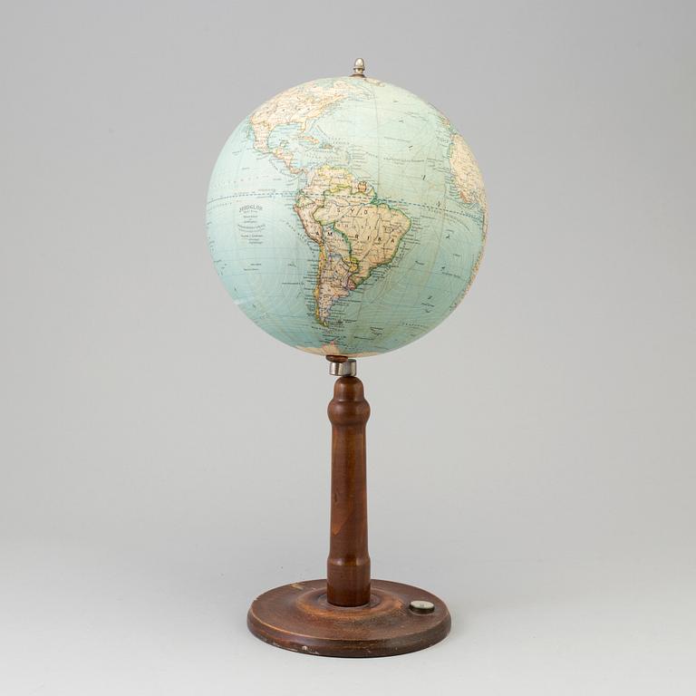 A globe by Dr H Fischer for Wagner & Debes in Leipzig, first half of the 20th century.