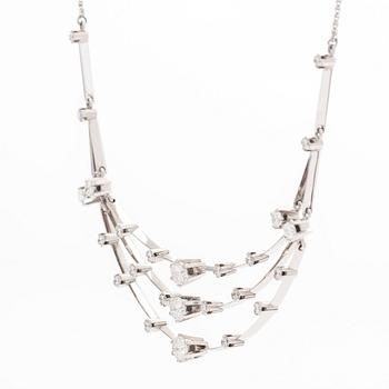 Collier, 18K vitguld med briljantslipade diamanter. A Tillander 1973.