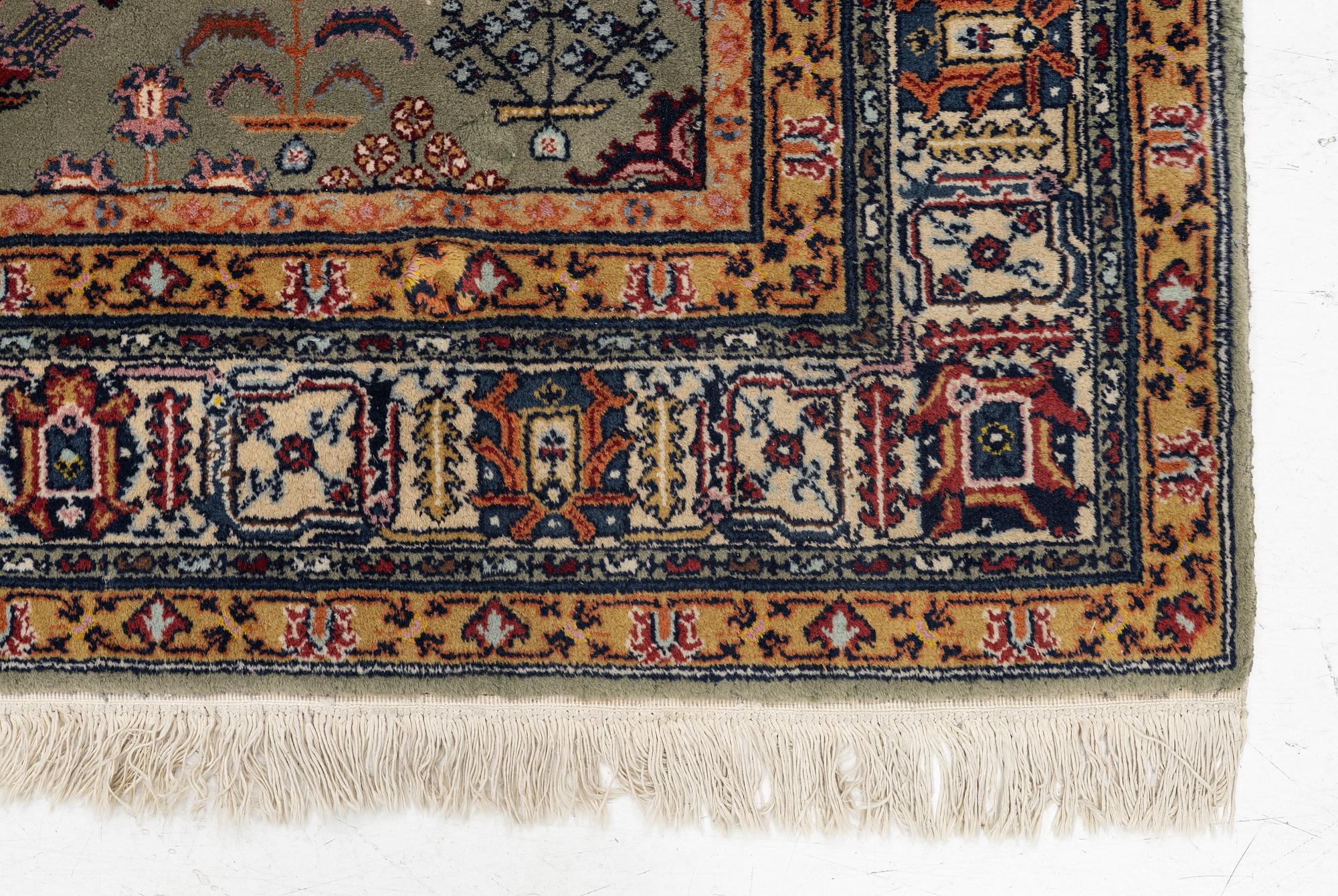 Carpet, approx. 192 x 192 cm.