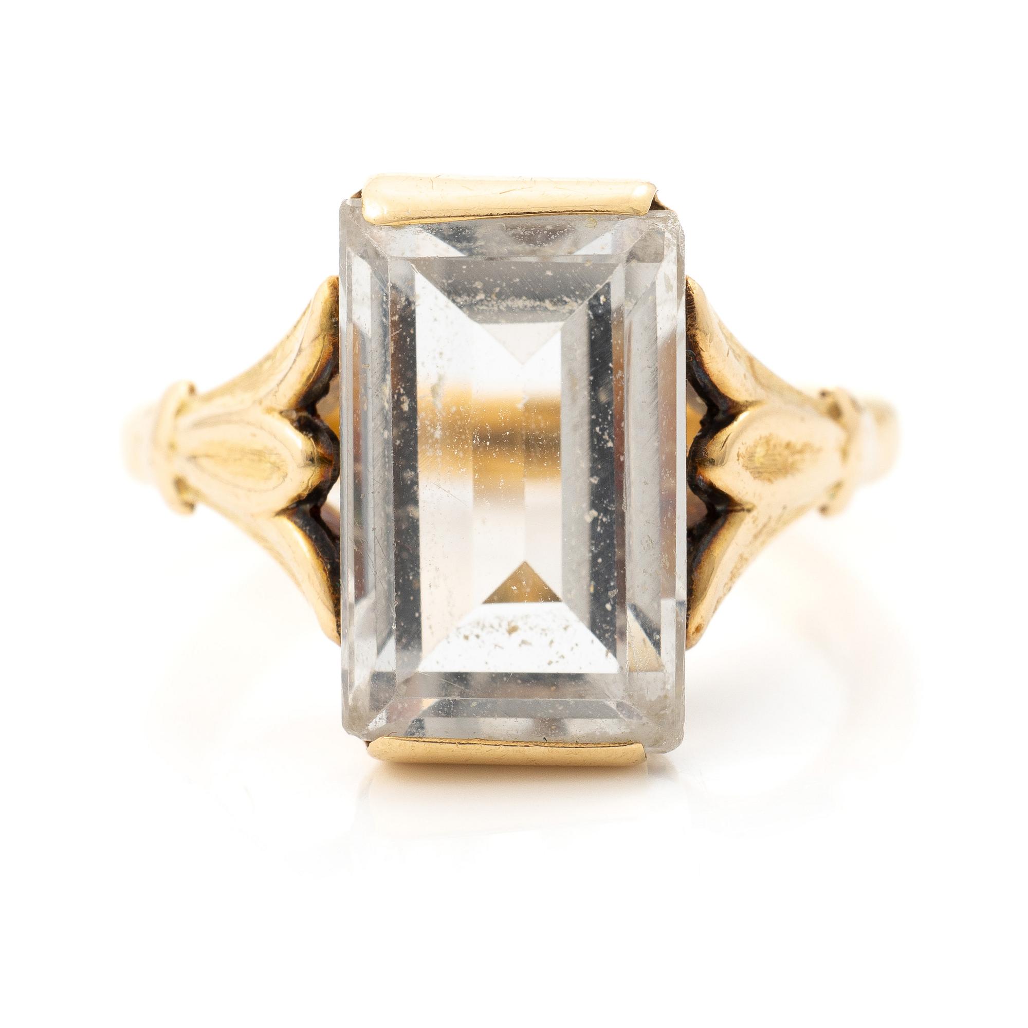 Ring guld med bergkristall.
