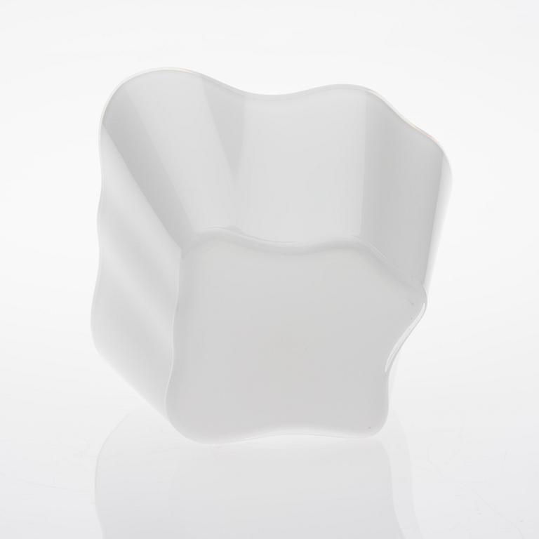 ALVAR AALTO, GLASSKULPTUR, 4 DELAR. Aalto-blomman. Sign. Alvar Aalto. Iittala 1980/90-talet.