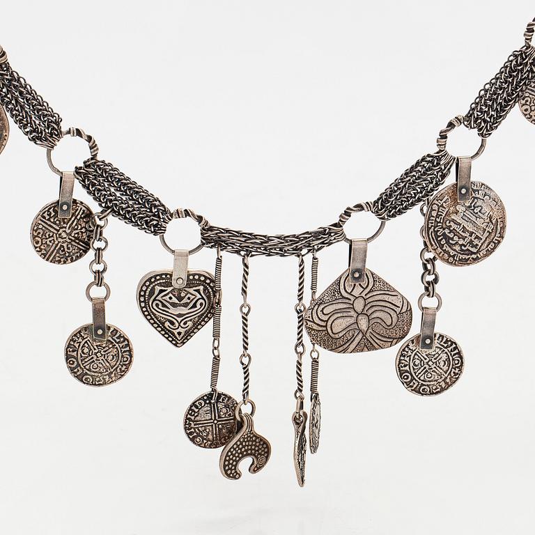 Kalevala Koru, A sterlingsilver jubilee collier for Kalevala's 150th anniversary by Kalevala Koru, Helsinki 1984.