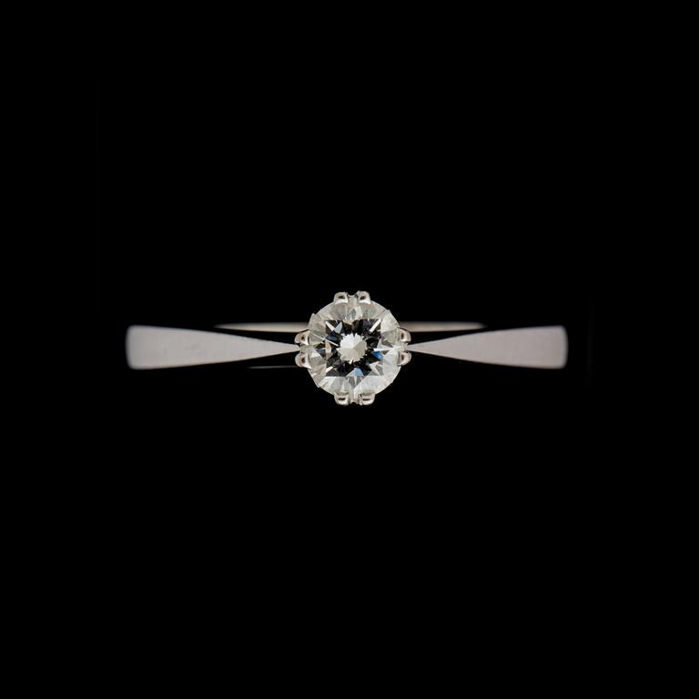 RING, 18K vitguld med briljantslipad diamant tot. ca 0,30 ct enligt gravyr. Vikt ca 2,5 gram.