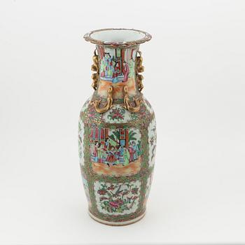 A large Canton famille rose vase, Qing dynasty, 19th Century.