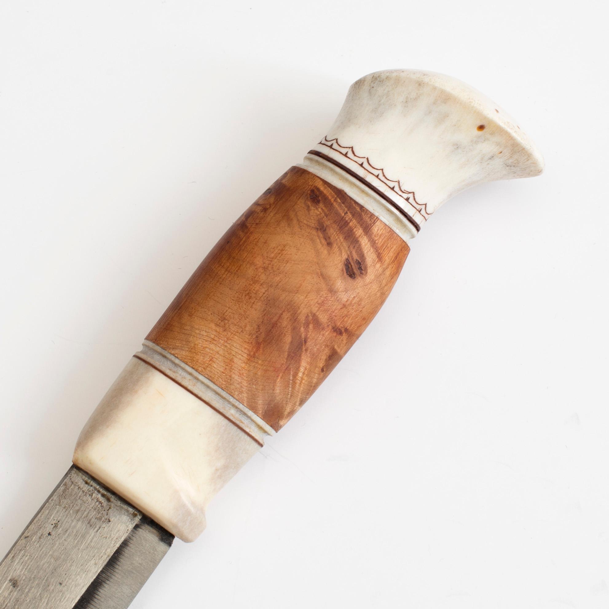 GUNNAR EDHOLM, Jokkmokk/Arjeplog, halvhornskniv, knivslida monogramsignerad GE.