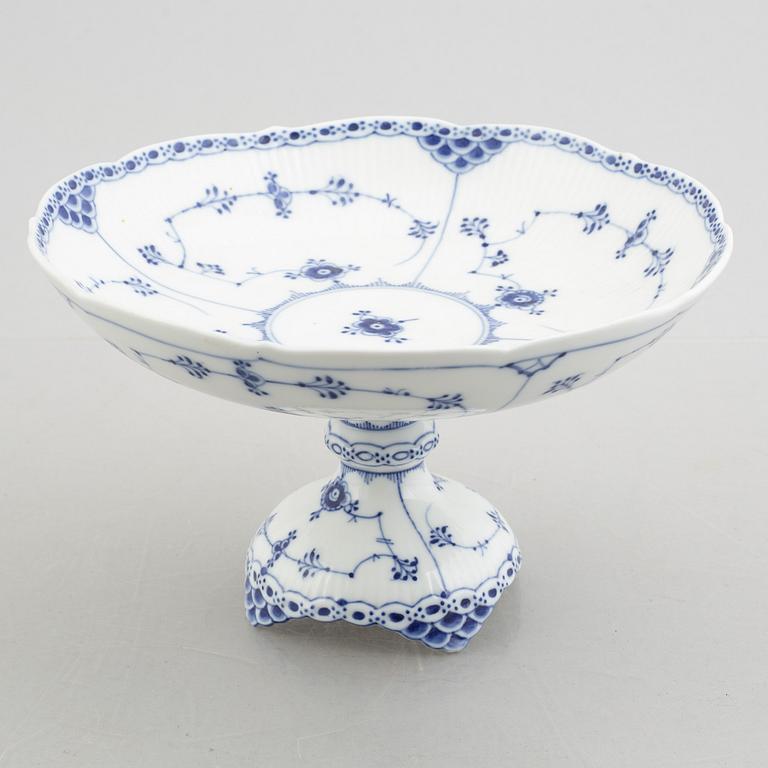 A 'Blue Fluted Half Lace' / 'Musselmalet' porcelain centerpiece dish, Royal Copenhagen, model 710, early 20th century.