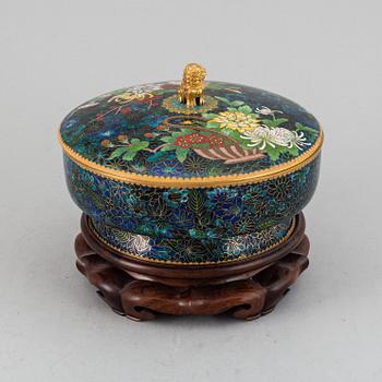 SKÅl med LOCK, cloisonne. Kina, 1900-tal.