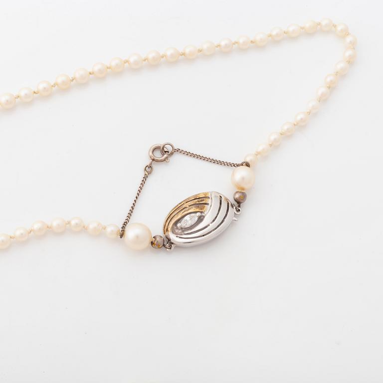 Pärlcollier med odlade pärlor.