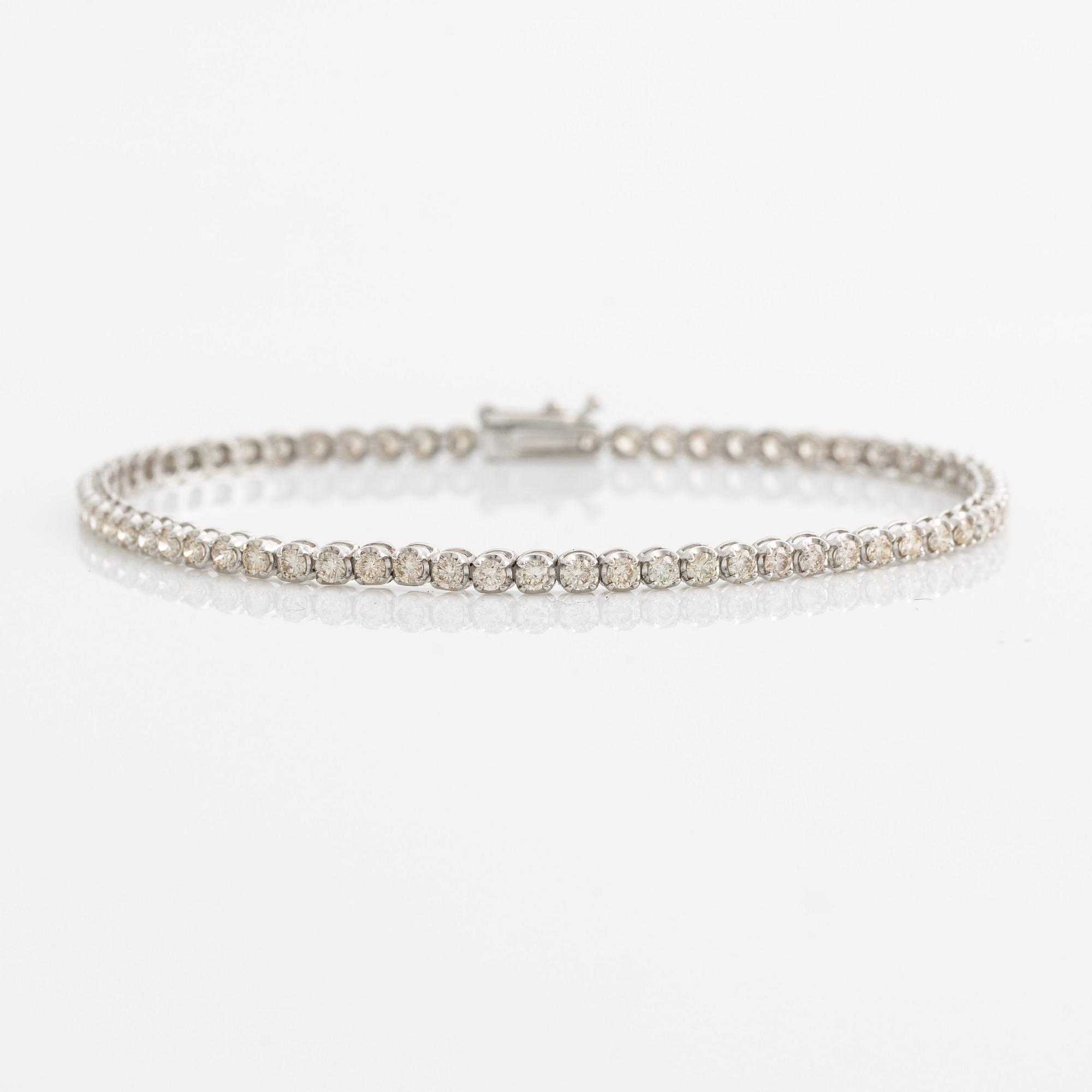 Tennisarmband 18K vitguld med runda briljantslipade diamanter.