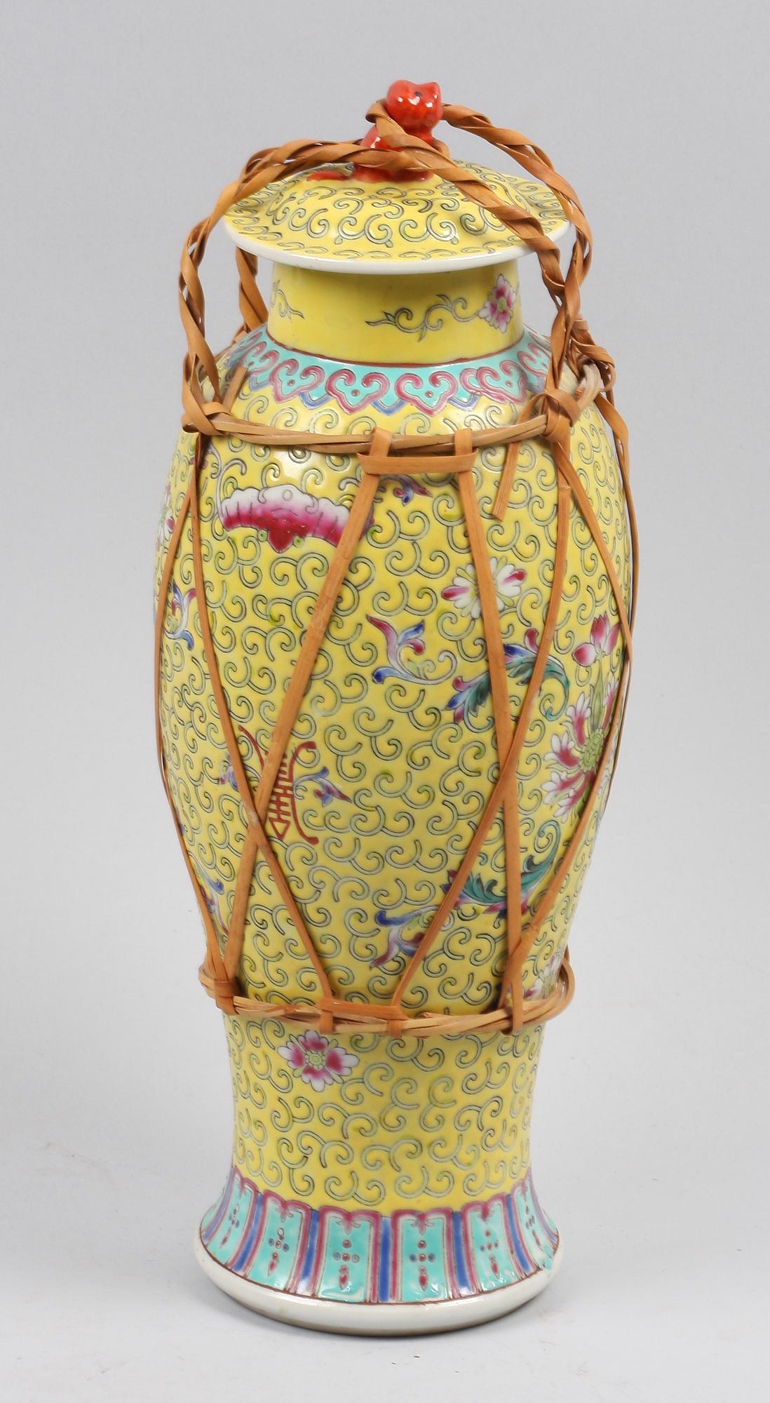LOCKURNA, porslin, Kina, 1800/1900-tal.
