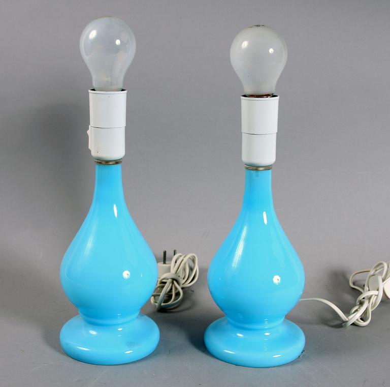 BORDSLAMPOR, ett par, glas, 1900-talets slut.