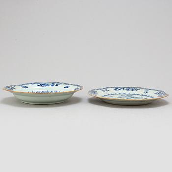 36 blue and white export porcelain dishes/plates, Qing dynasty, Qianlong (1736-95).