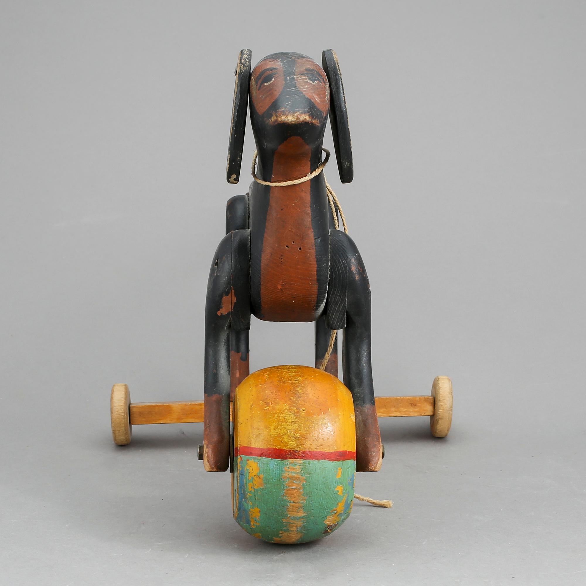 LEKSAKSHUND, 1900-talets första hälft.