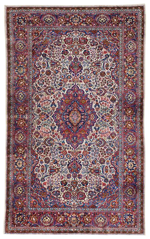 A RUG, A SEMI-ANTIQUE SILK KASHAN, 212 x 129,5 cm.