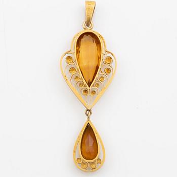 Pendant. 18K gold with citrines.