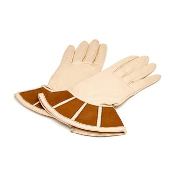 HERMÈS, a pair of leather gloves. Size 7.