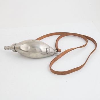 Flintlock pistol, 19th Century, and powder horn.