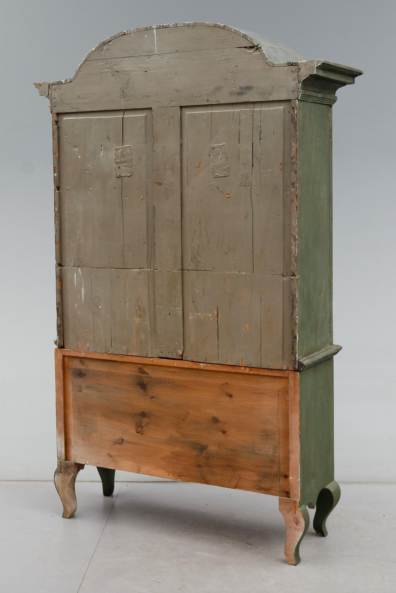 SKÅP, delvis rokoko, 1700-tal.