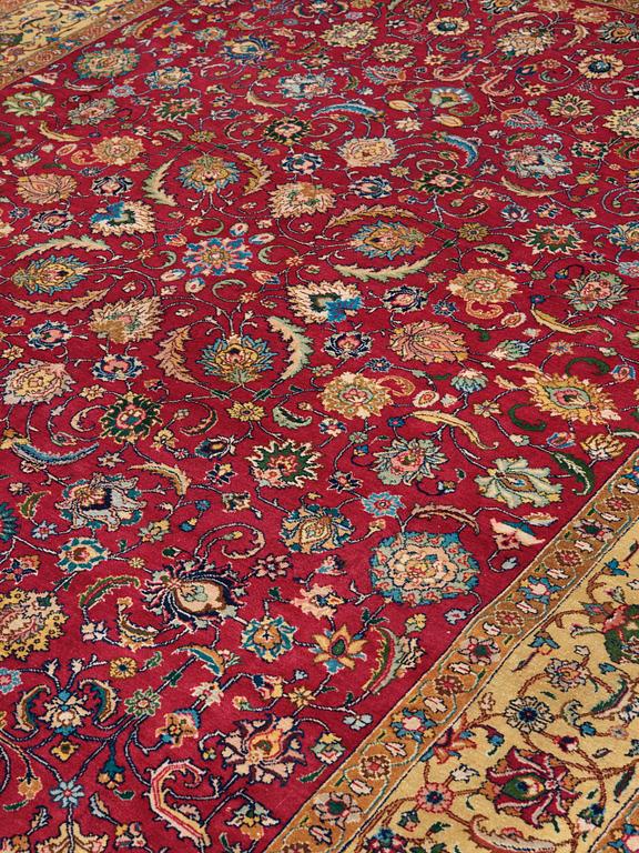 A CARPET, A semi-antique Tabriz, ca 374 x 283 cm.