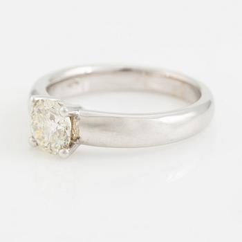 Brilliant cut diamond solitaire ring.