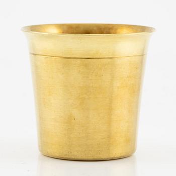 Six Swedish 18 carat gold small beakers, marks of Kurt Ribbhagen AB, Stockholm 1974.