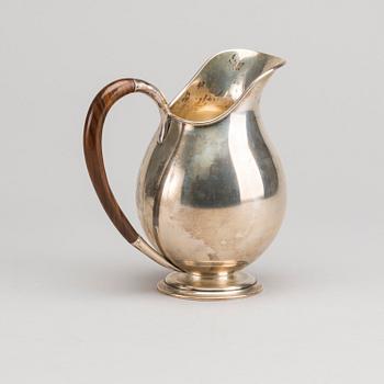 A Swedish 20th century sterling jug mark of Nordisk silverkonst Helsingborg 1948, total weight 347 gr.