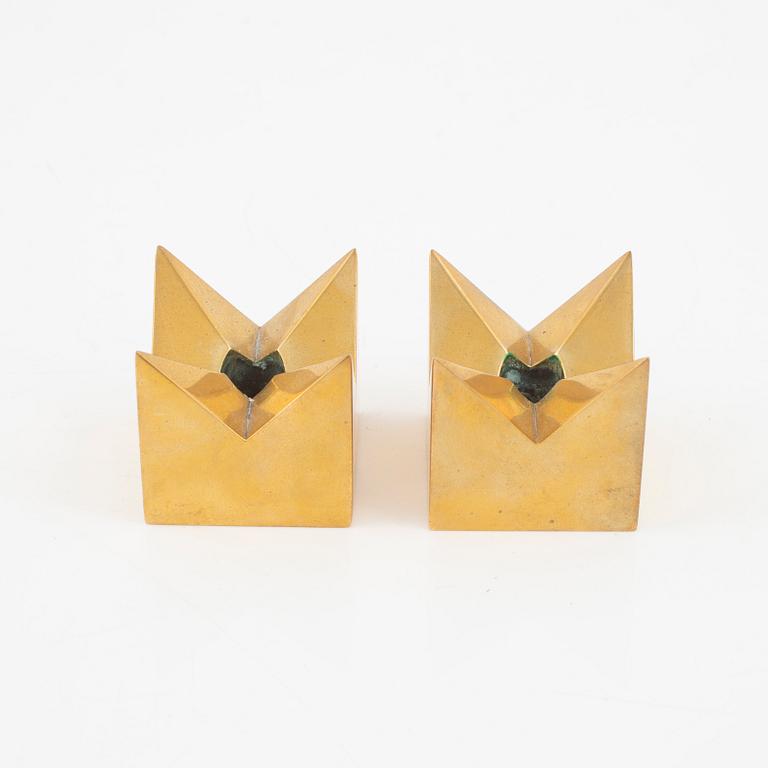 Pierre Forsell, lampetter, "Pendeln", ett par, samt ljusstakar, ett par, Skultuna.