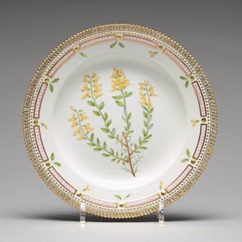 A set of six Royal Copenhagen 'Flora Danica' dishes, Denmark, 20th Century.