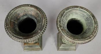 TRÄDGÅRDSURNOR, 1 par, samtida.