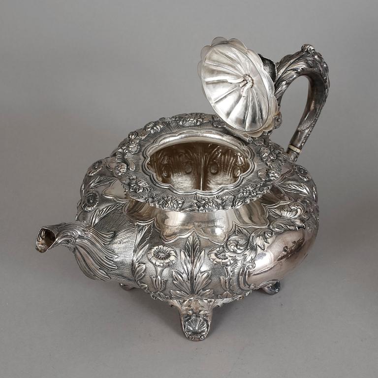 TESERVIS, 3 delar, sterling silver, James Lee Bass, Dublin 1838-39. Tot. vikt 2351 g.