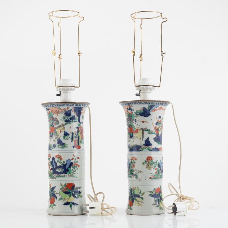 A pair of porcelain vases, China, late Qing dynasty.