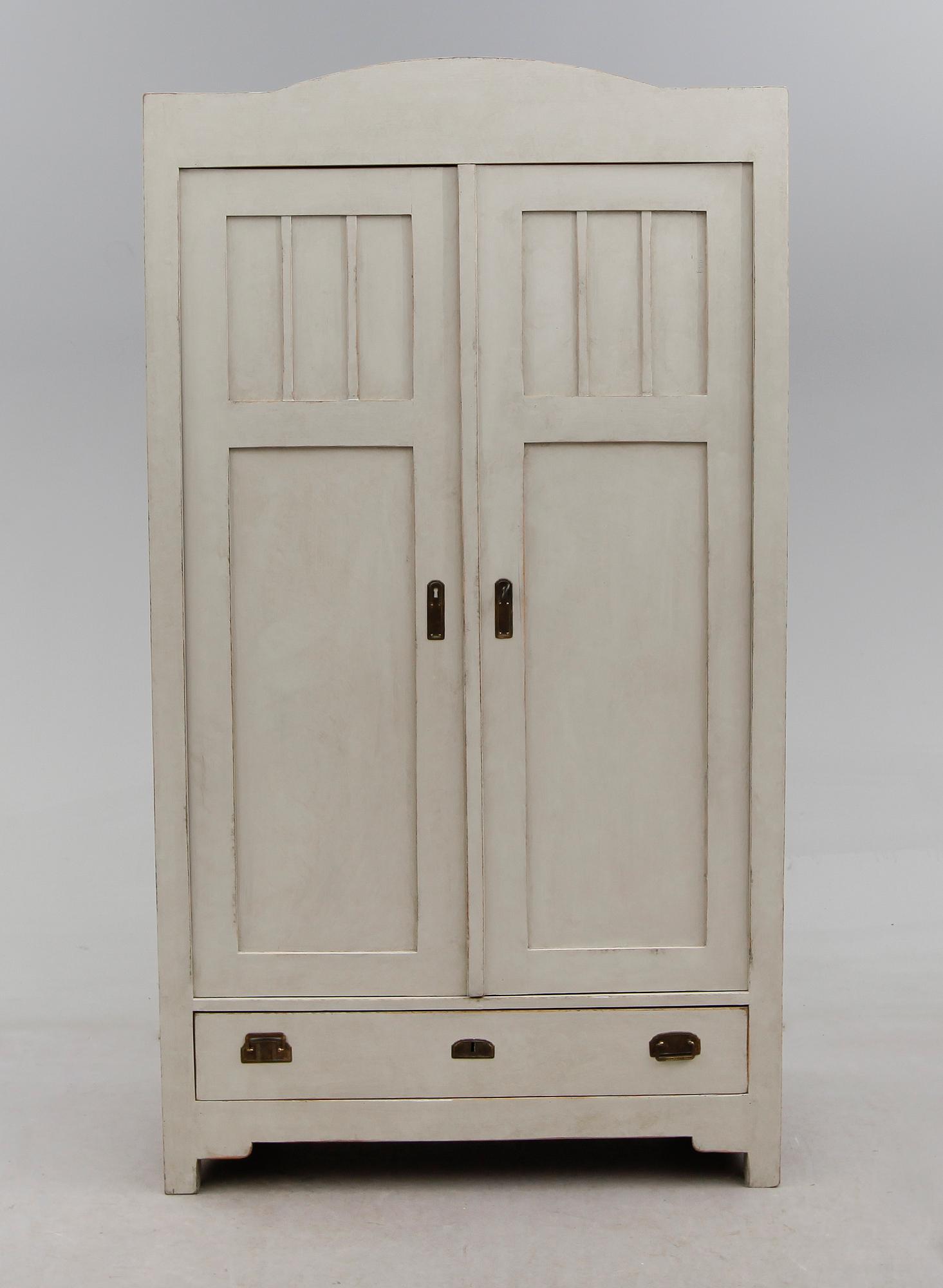 KLÄDSKÅP, 1900-talets början.