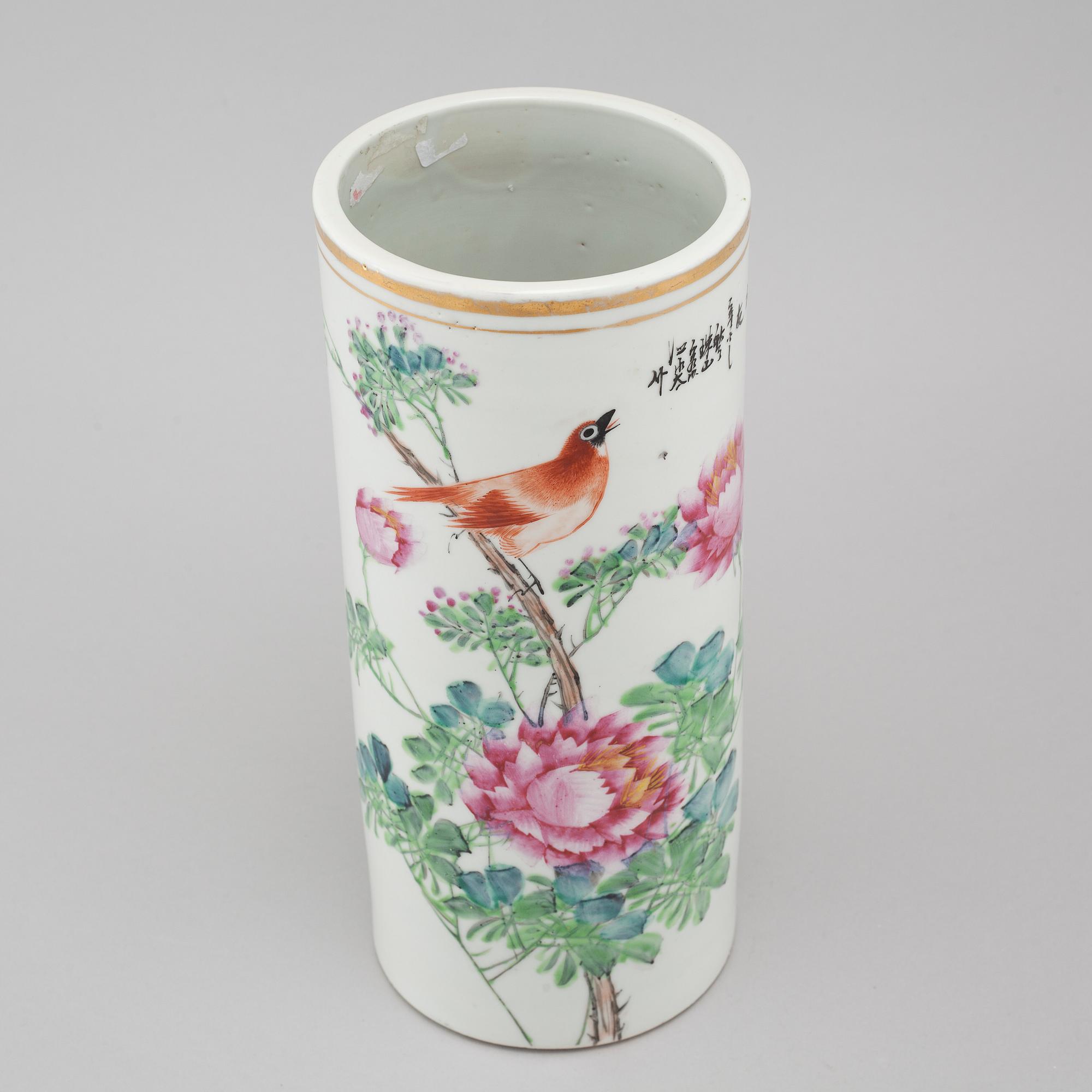 A Chinese brushvase from the beginning of the 20th century.