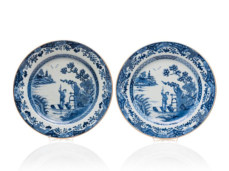 A pair of blue and white Chinese Export dishes, Qing dynasty, Qianlong (1736-95).