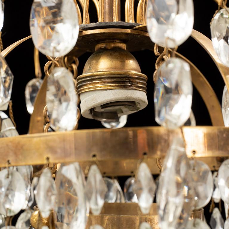 A 20th century gustavian style chandelier.