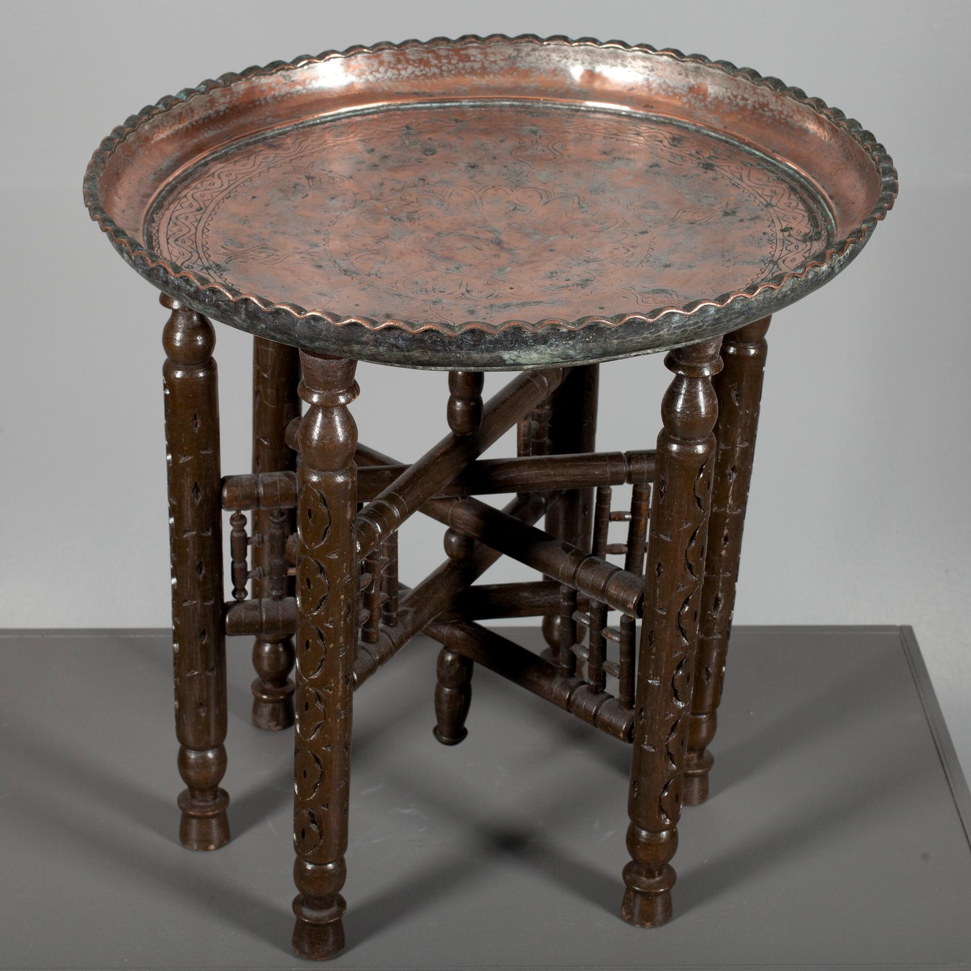RÖKBORD, Persien, försilvrad kopparbricka, sekelskiftet 1800/1900. Signerad.