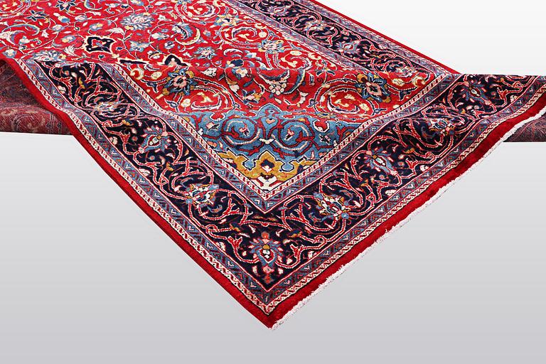 A carpet, Mahal, ca 337 x 207 cm.