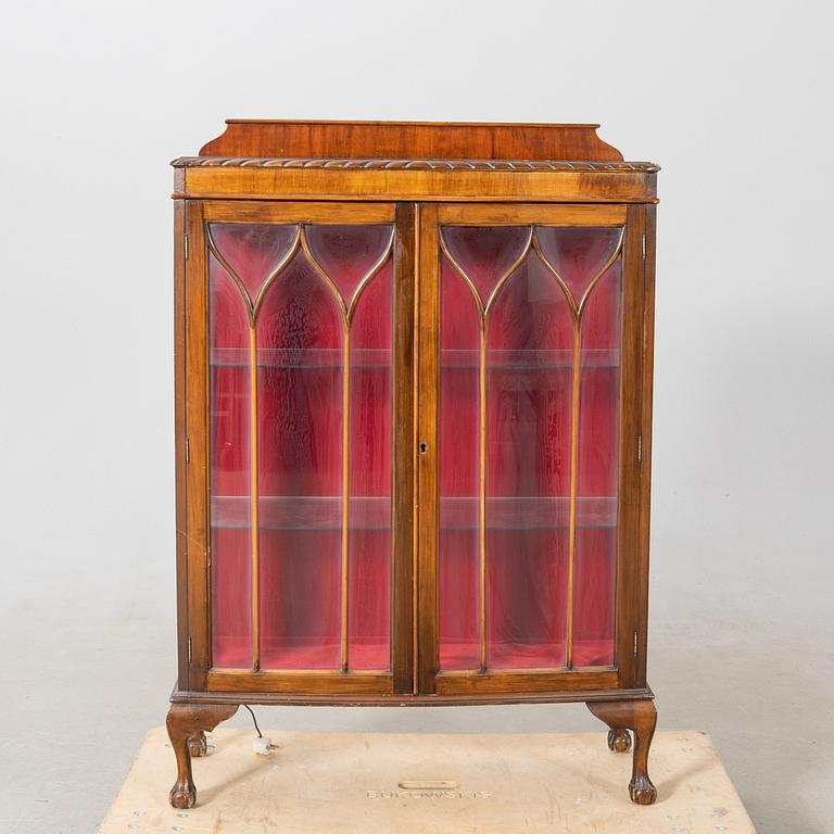 Vitrinskåp 1920/30-tal.