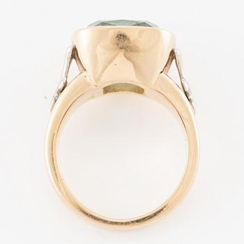 Ring, 18K gold with blue topaz.