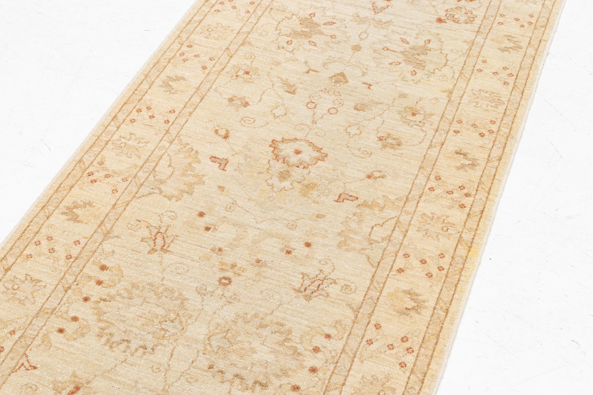 Gallerimatta, orientalisk, ca 833 x 83 cm.