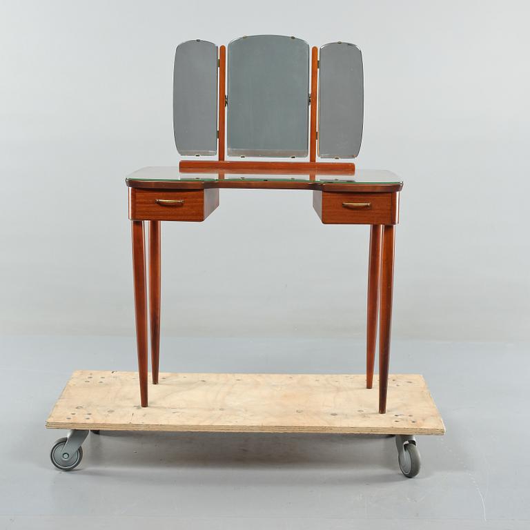 SMINKBORD, 1900-talets mitt.